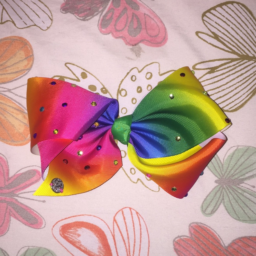 JoJo Siwa hair bow